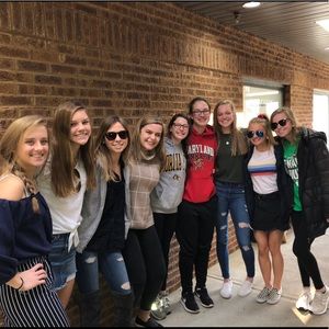 Meet your Posher, Chloe